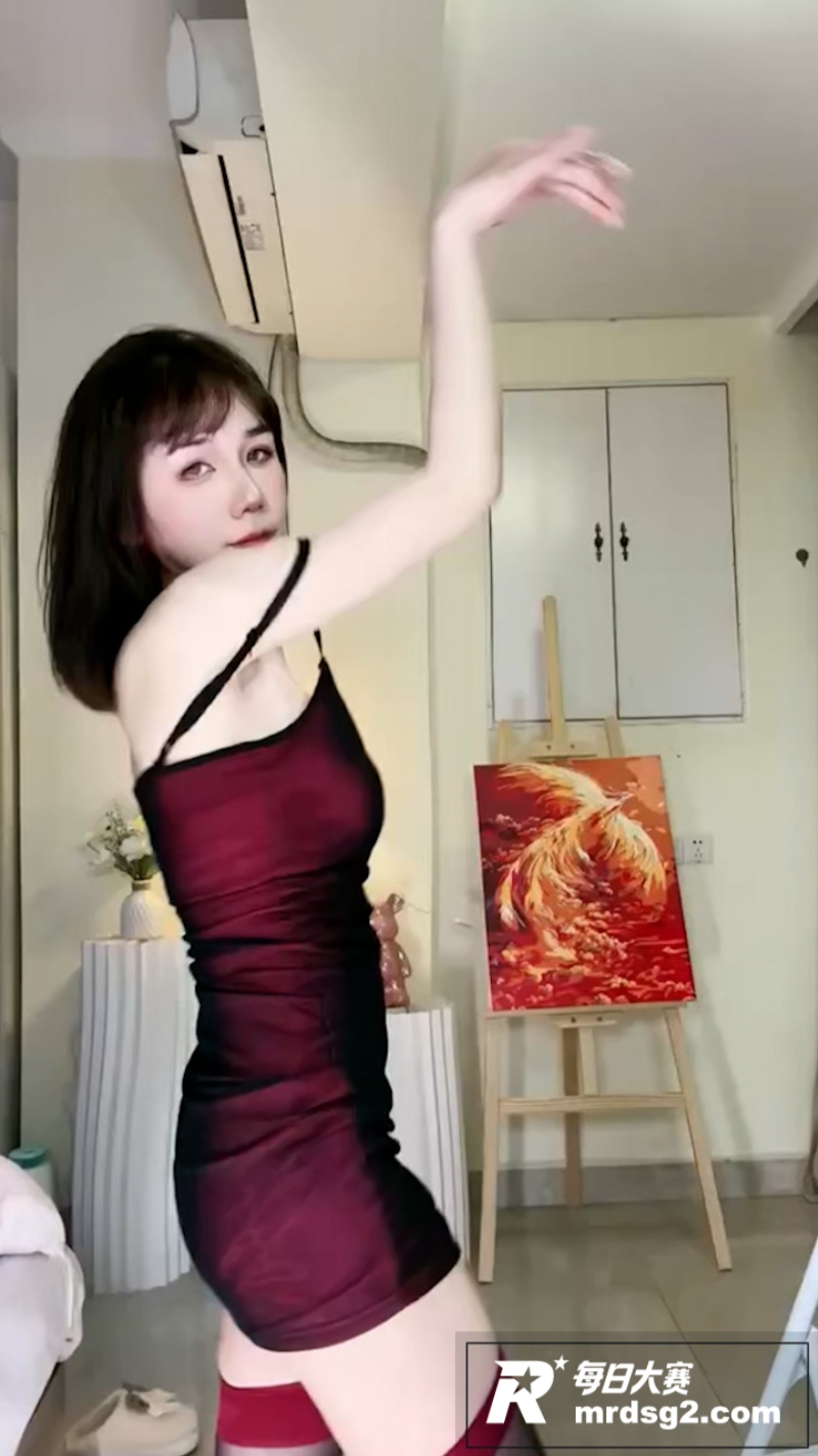 易直播高颜值足控女神相关图片1