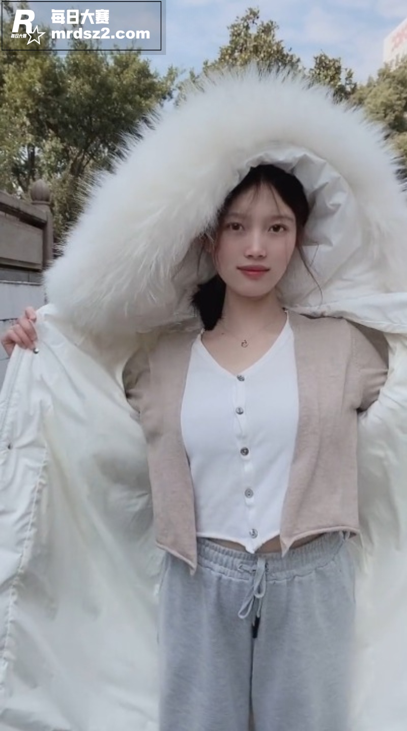 河南信阳极品反差女大相关图片5