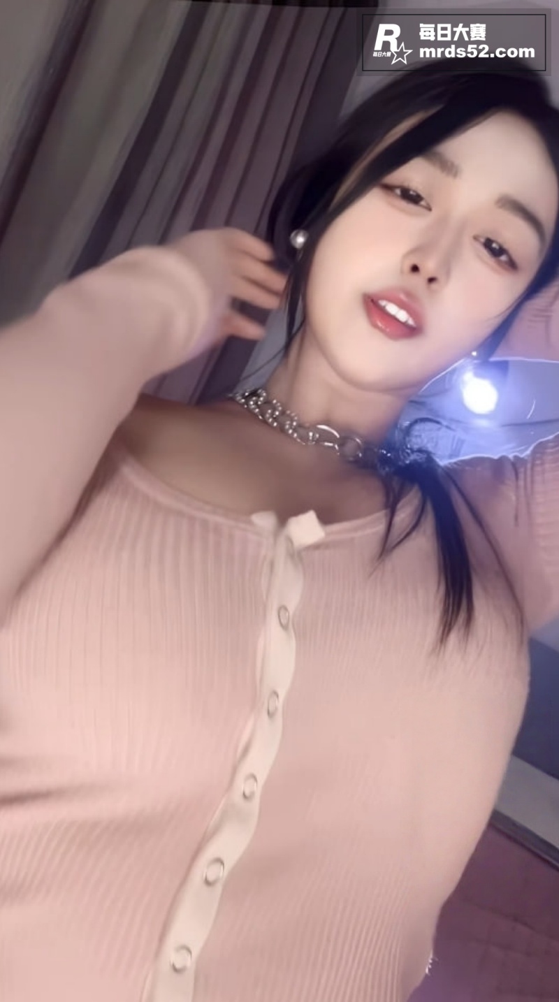 快手高颜值巨乳女神 相关图片4