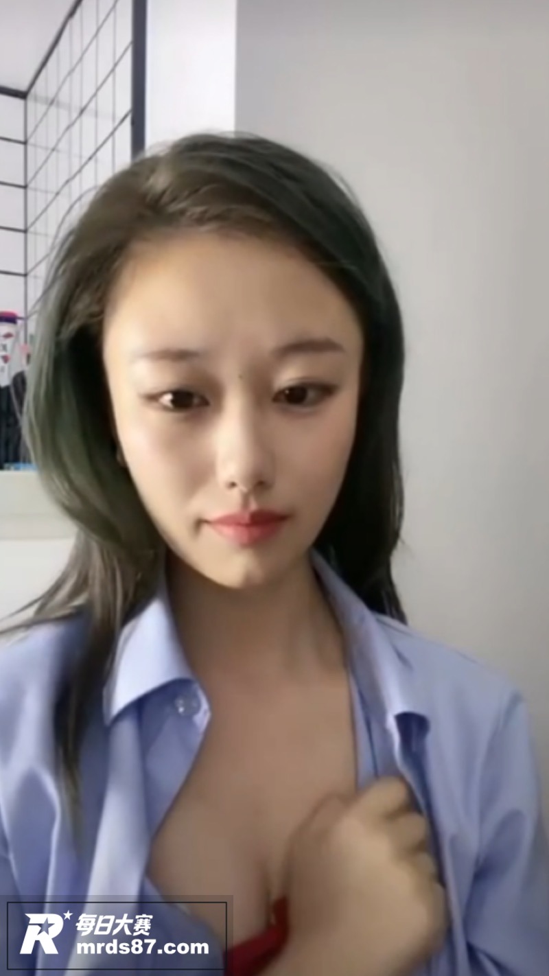 抖音网红主播闪现露点相关图片3