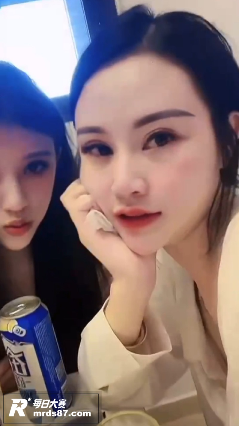 抖音网红主播闪现露点相关图片4