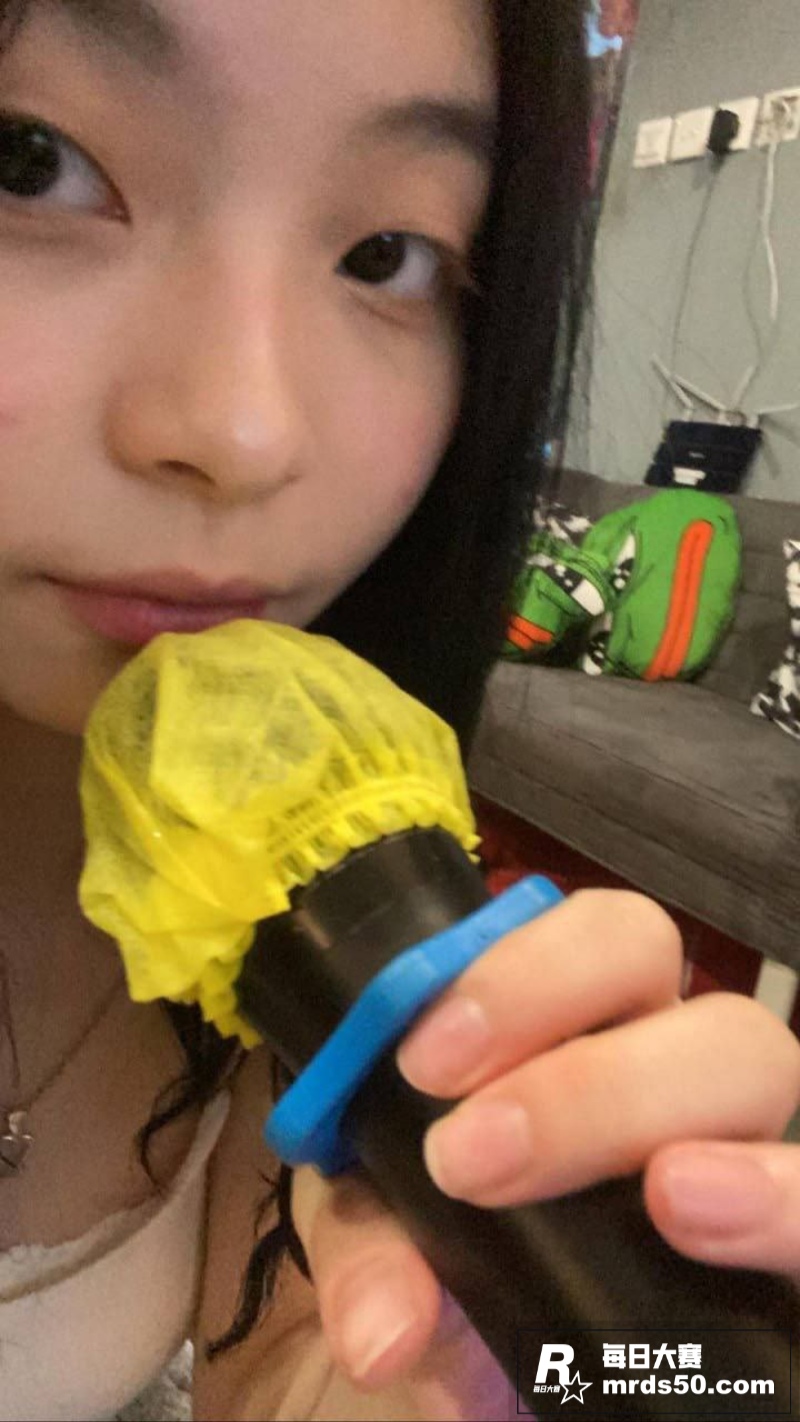 广东佛山E奶小妹自拍相关图片1