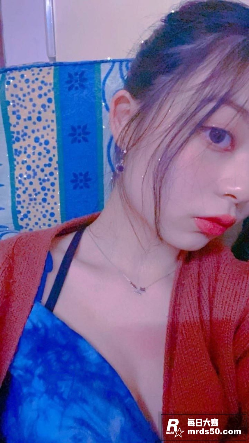 广东佛山E奶小妹自拍相关图片5