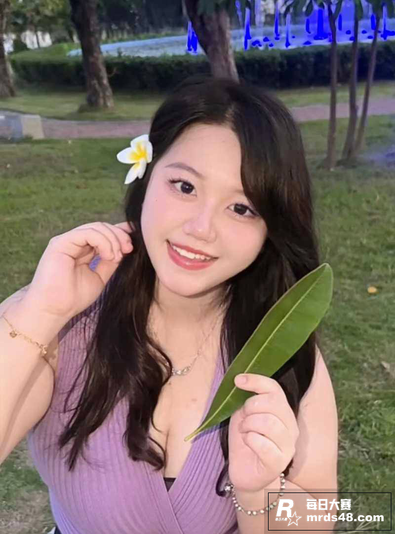 快手巨乳小胖妹 私拍相关图片3