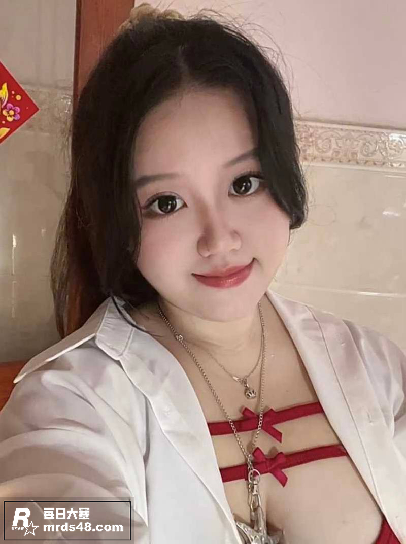 快手巨乳小胖妹 私拍相关图片4