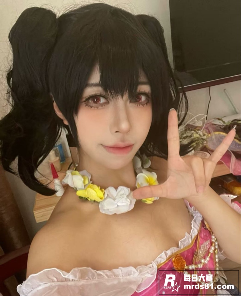 上海反差婊女cose相关图片5