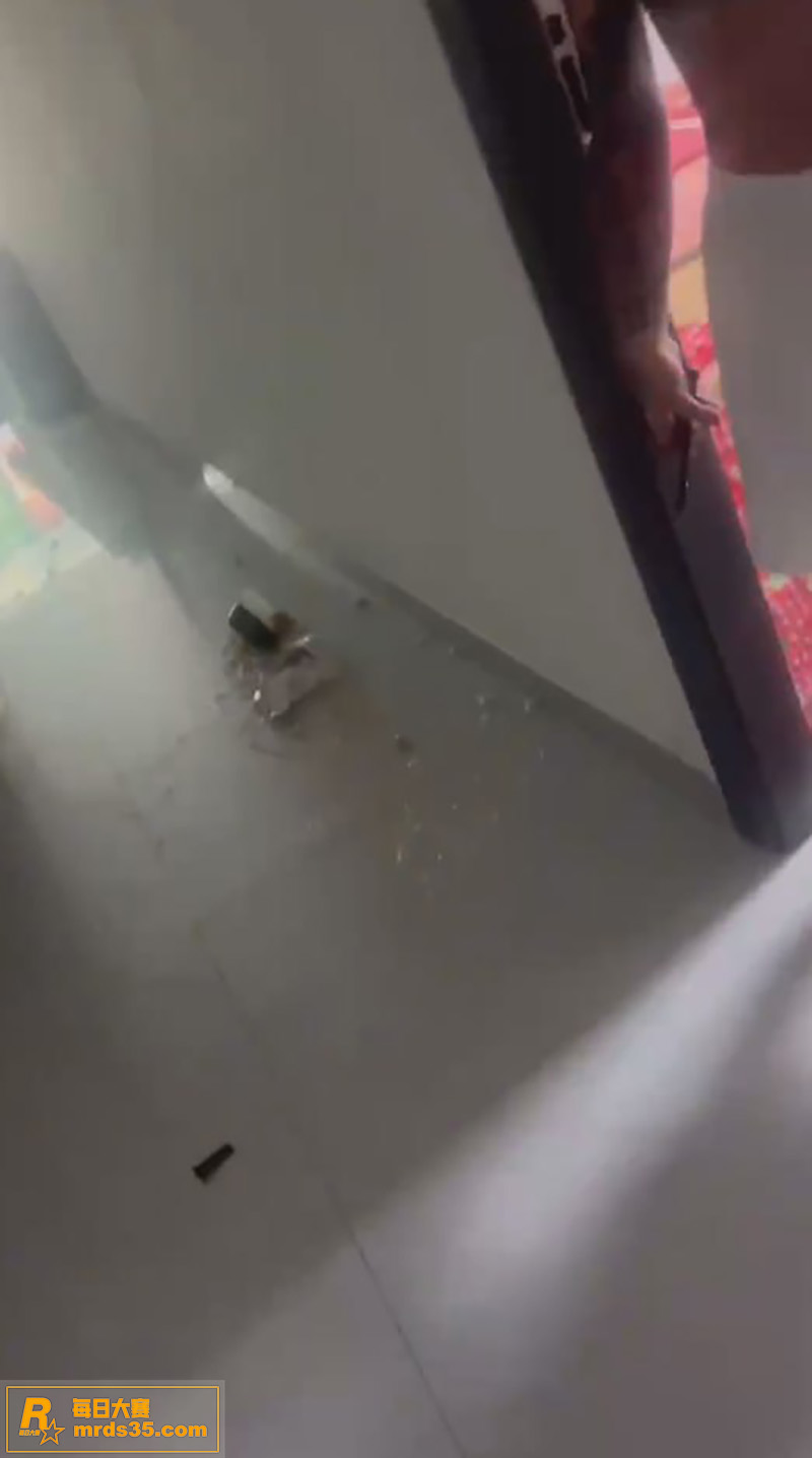 精神小伙装逼不成反被相关图片2