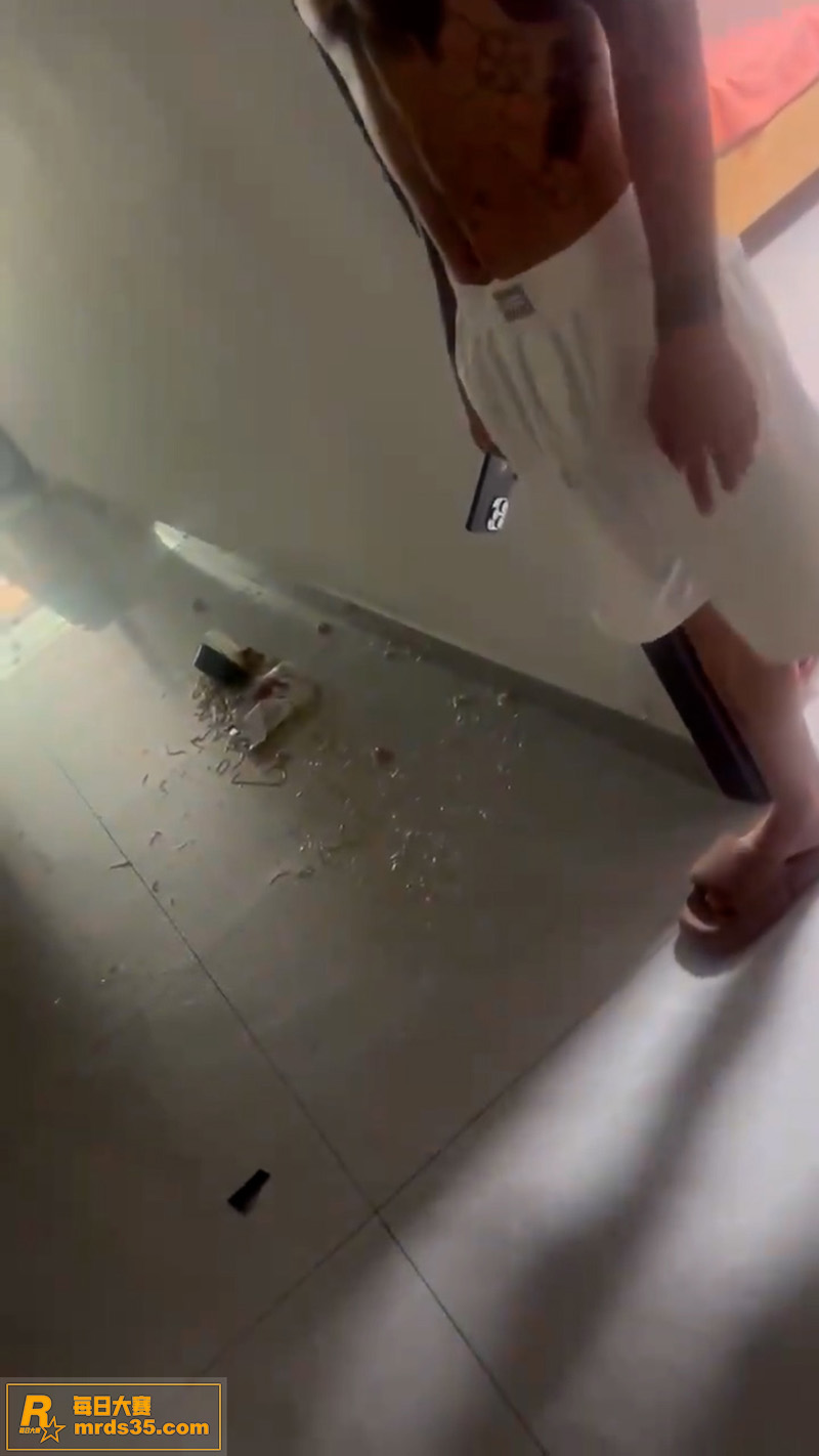 精神小伙装逼不成反被相关图片6