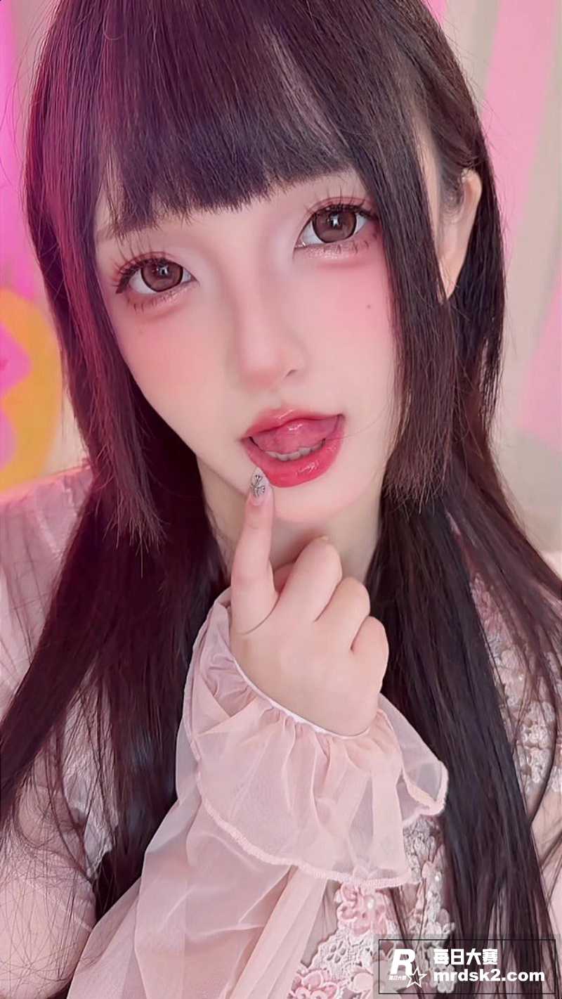 推特高颜值福利姬 神相关图片3