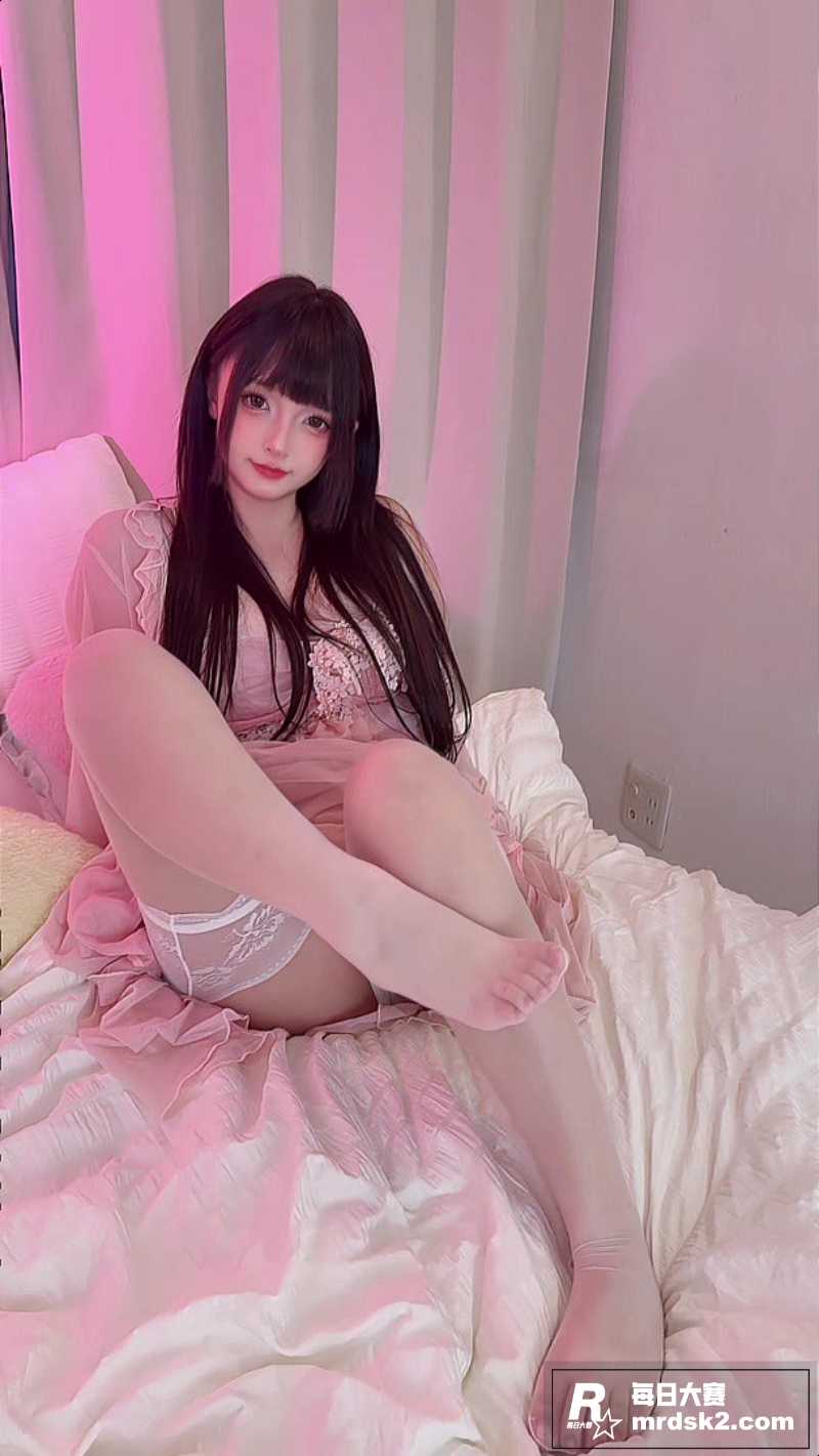 推特高颜值福利姬 神相关图片6