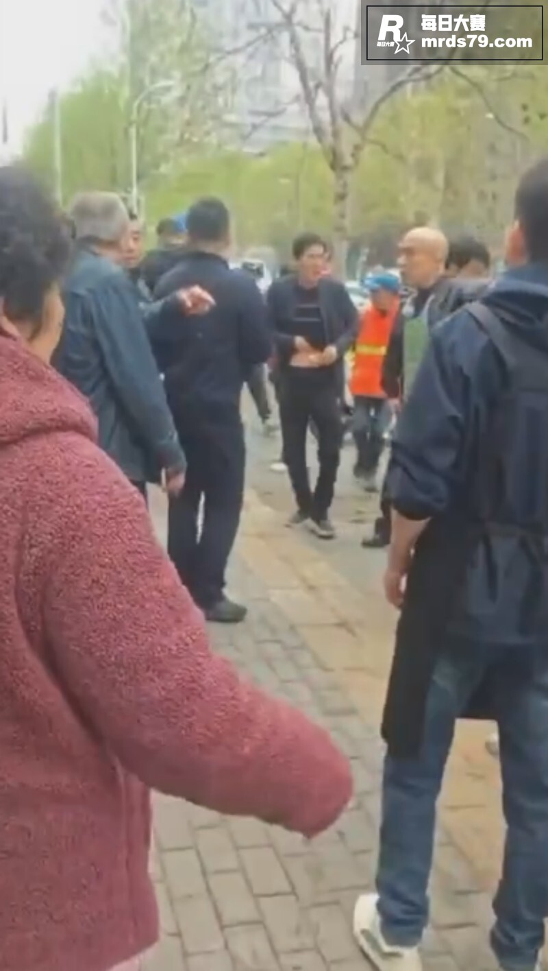 武汉青松路持刀捅人事相关图片4 武汉青松路持刀捅人事相关图片4