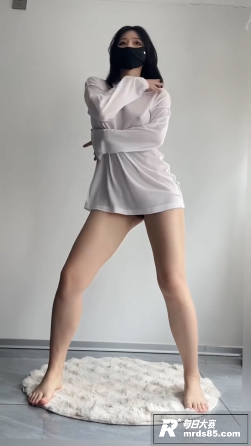 推特巨乳白虎美鲍女神相关图片8