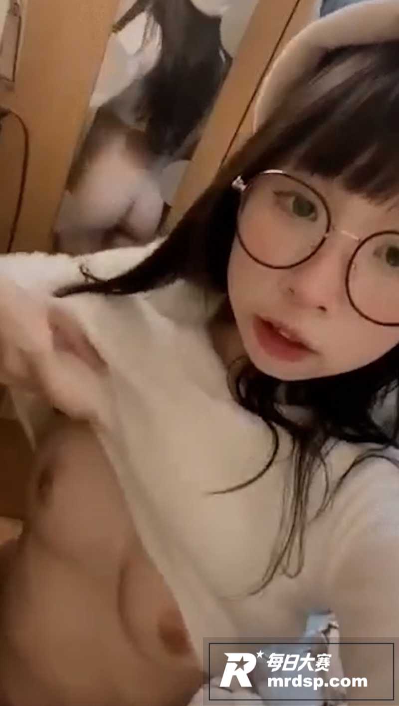 清纯可爱眼镜妹 分手相关图片4