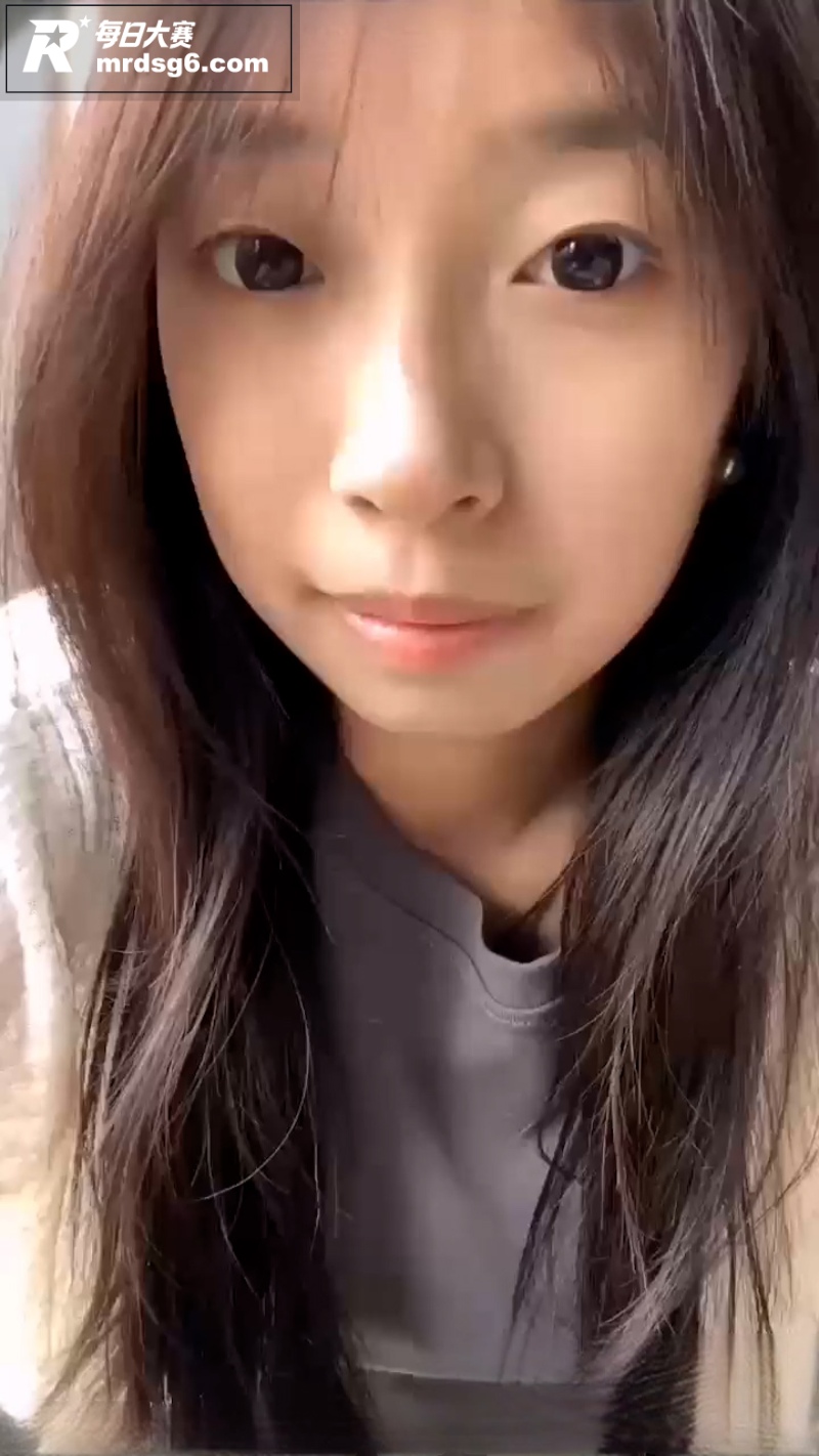湖南极品巨乳眼镜妹 相关图片5