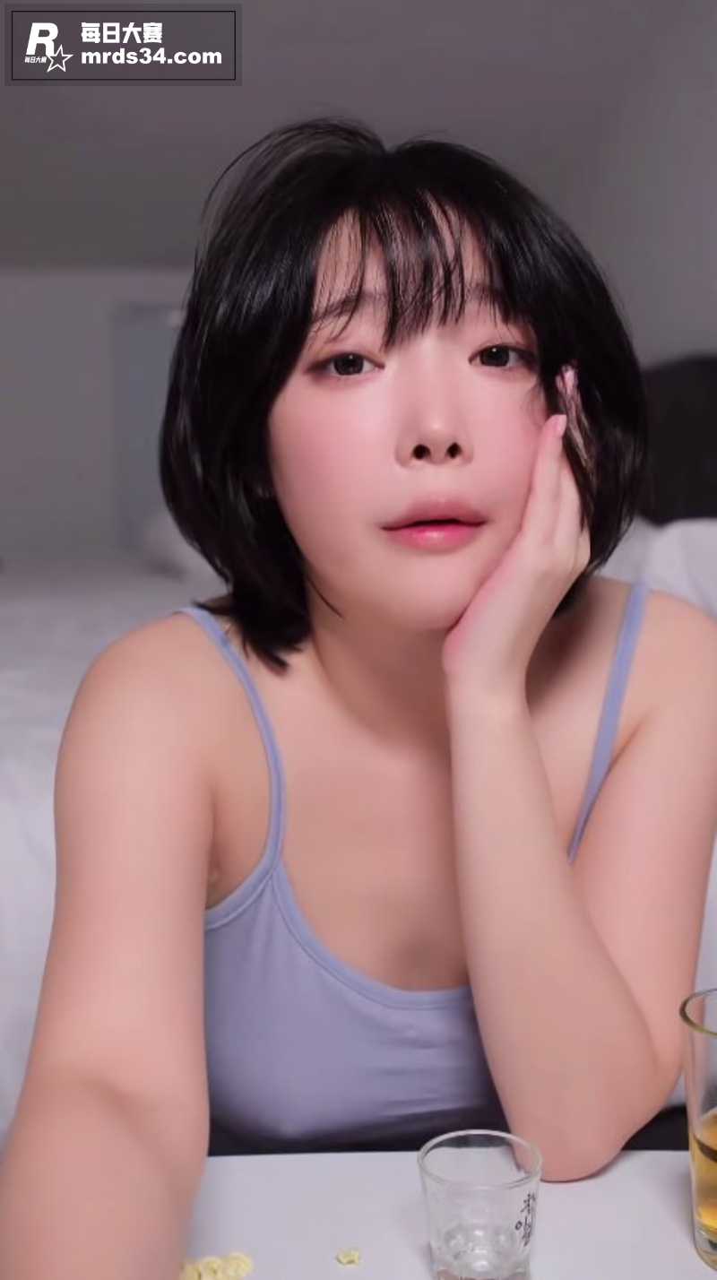 韩国人气童颜巨乳淫娃相关图片2