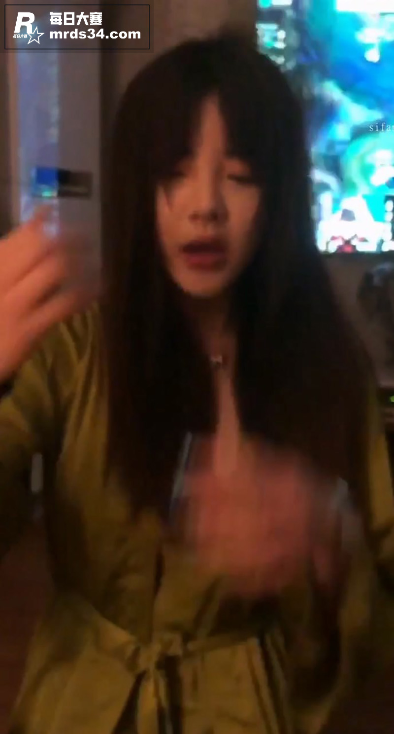 湖南大学美女性爱视频相关图片1