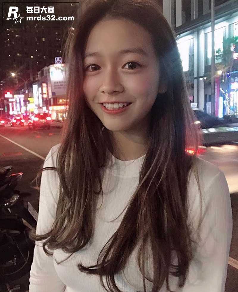 台湾高颜值甜美学生妹相关图片4