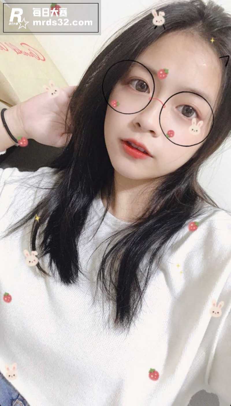 台湾高颜值甜美学生妹相关图片5