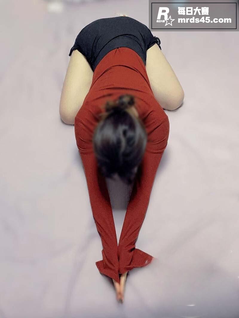 海角社区 巨乳表姐住相关图片3