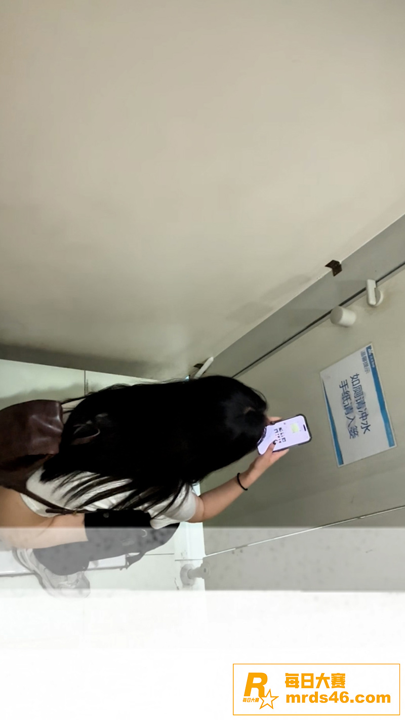厕所经典抄底 最强嫩相关图片2
