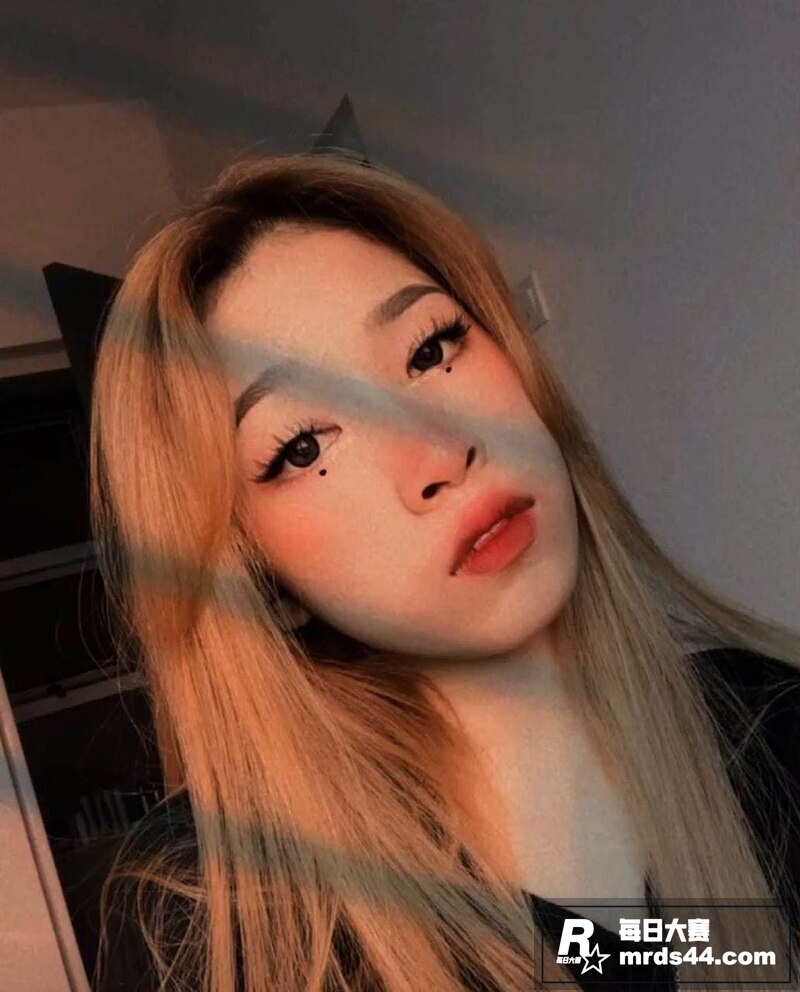 高颜值金发美女 性爱相关图片11