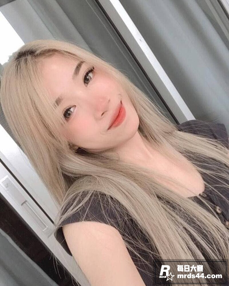 高颜值金发美女 性爱相关图片12