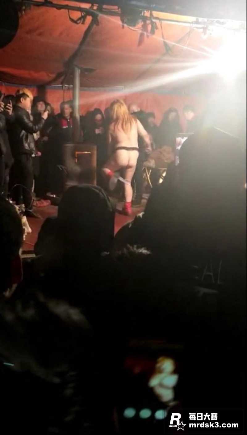 早年乡村低俗歌舞团 相关图片2