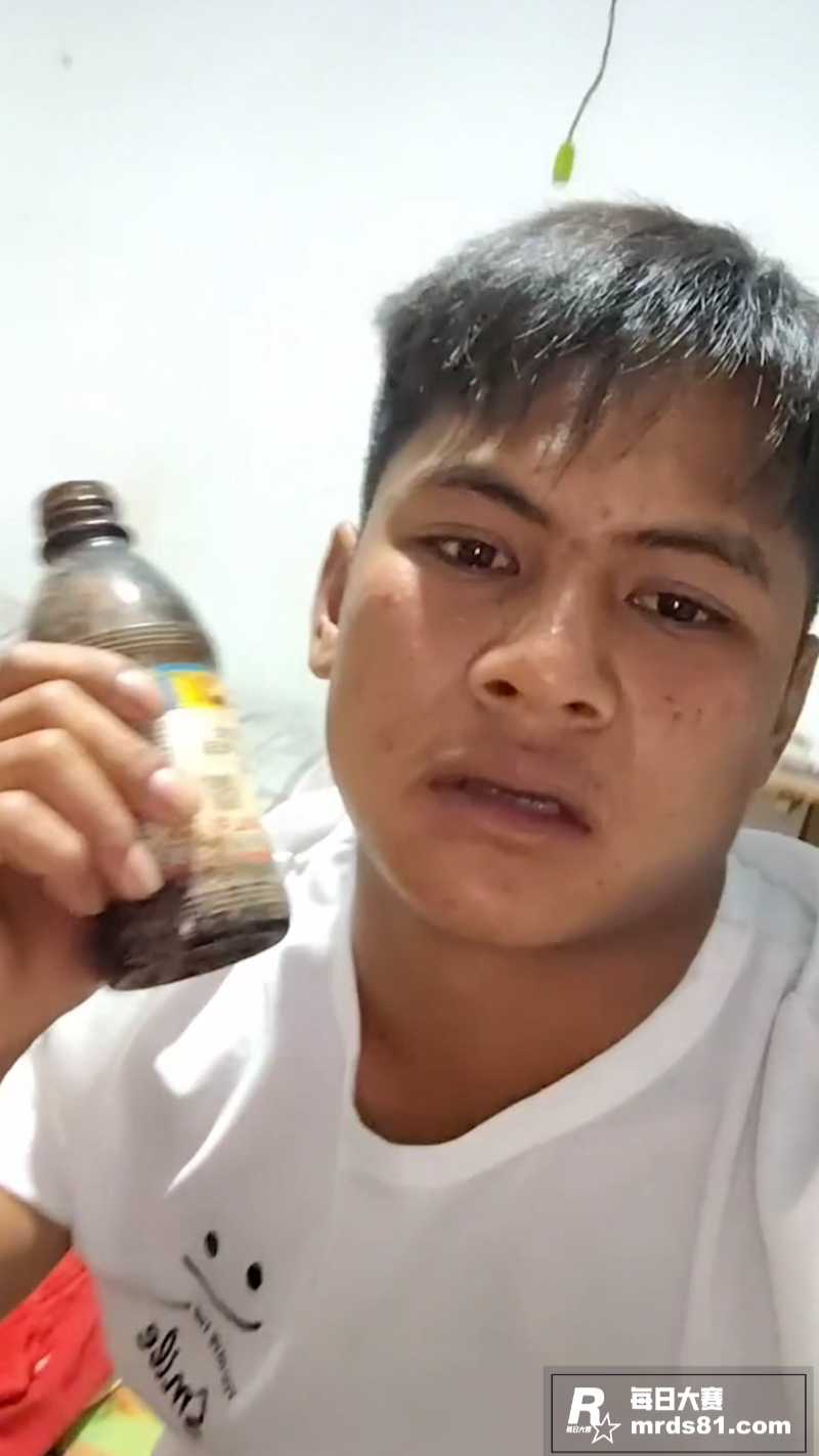 快手男网红直播喝农药相关图片4