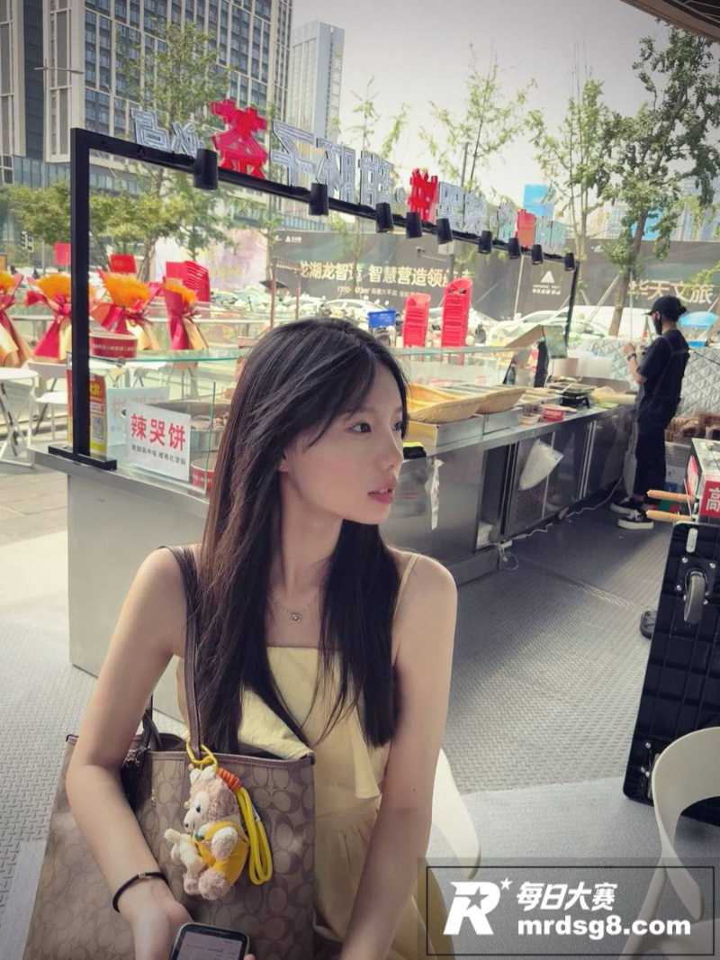 成都高颜值文科女大学相关图片1