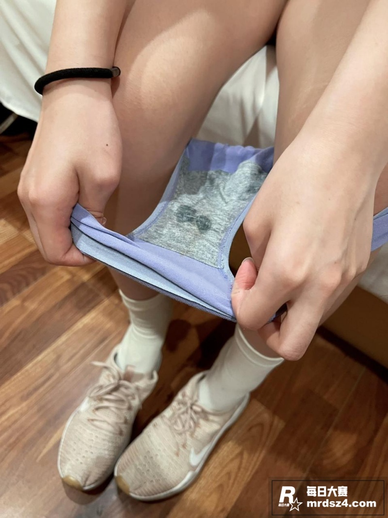 推特美乳骚婊 SHI相关图片2