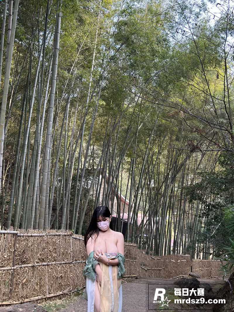 超极品豪乳女神 九儿相关图片4