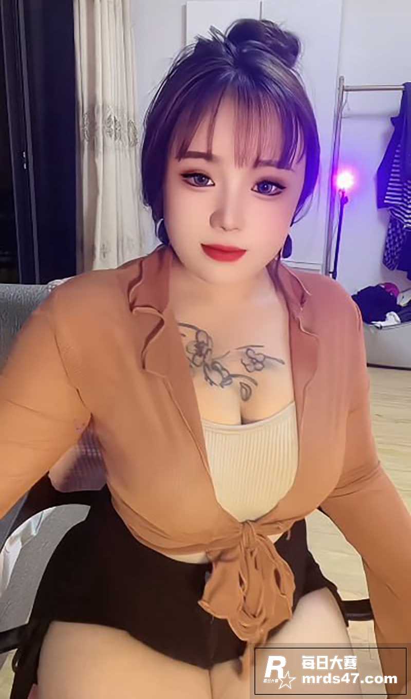 快手巨乳精神小妹 杨相关图片3