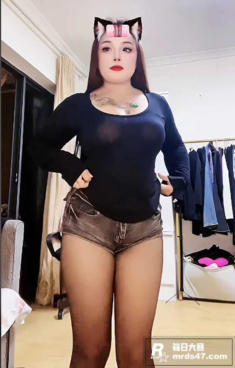 快手巨乳精神小妹 杨相关图片6