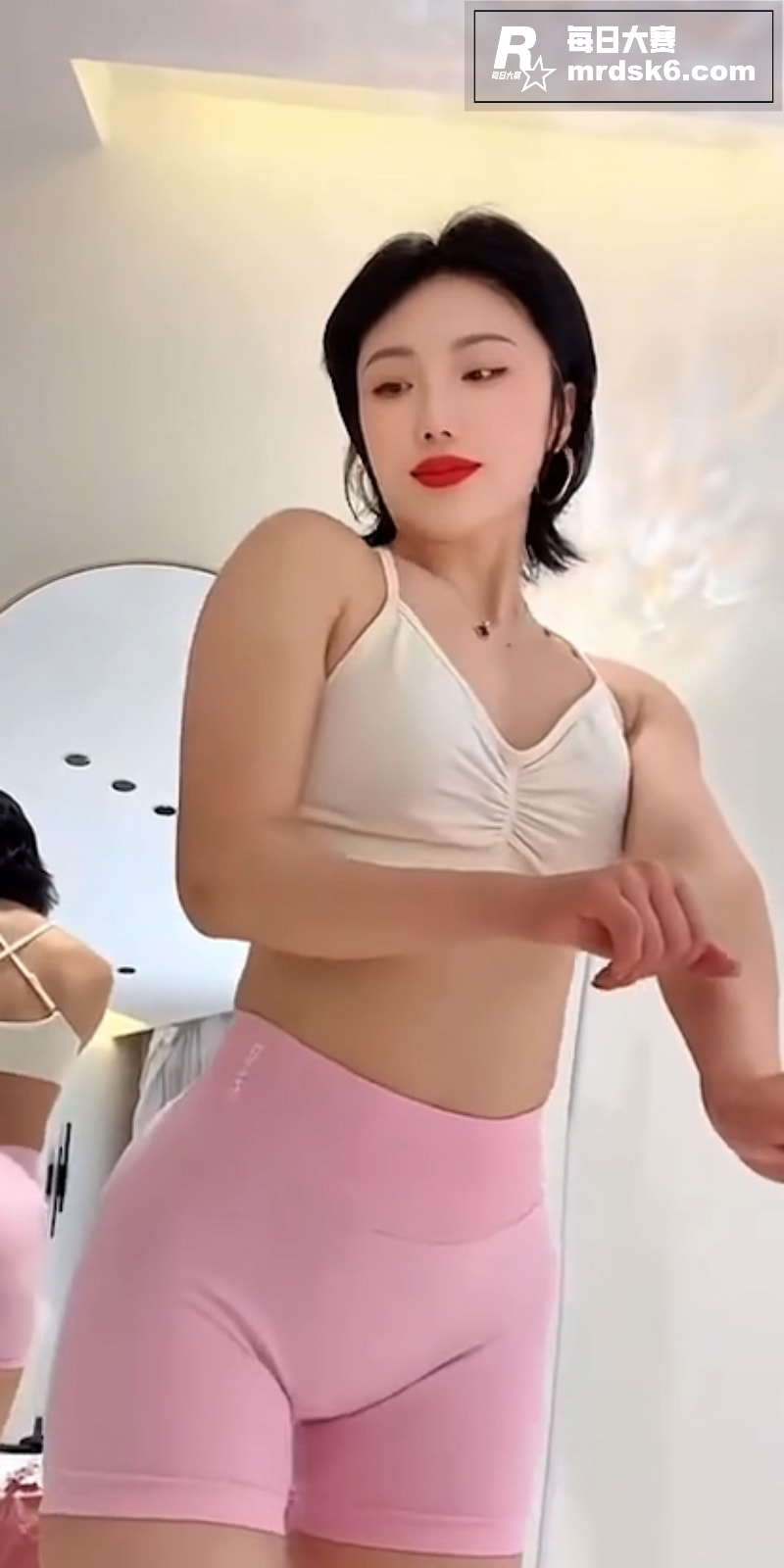 抖音轻熟女健身达人彤相关图片2