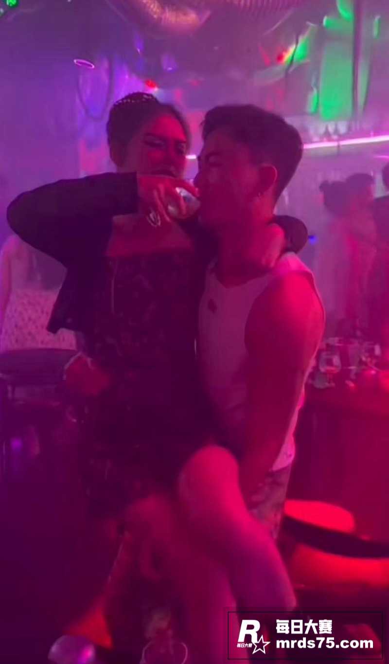 抖音云南普洱女网红 相关图片23