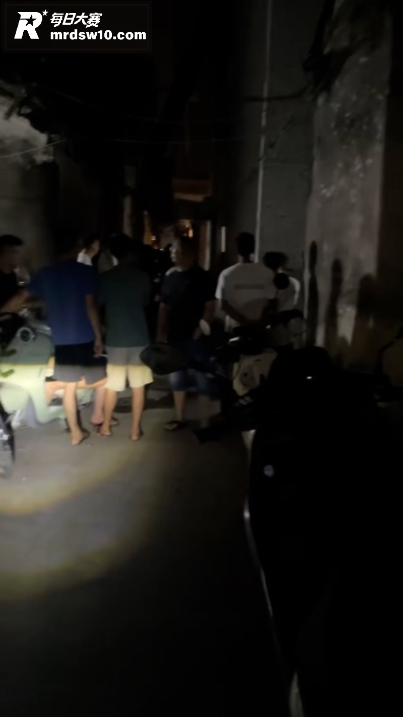 潮汕抓奸现场 淫妇与相关图片3