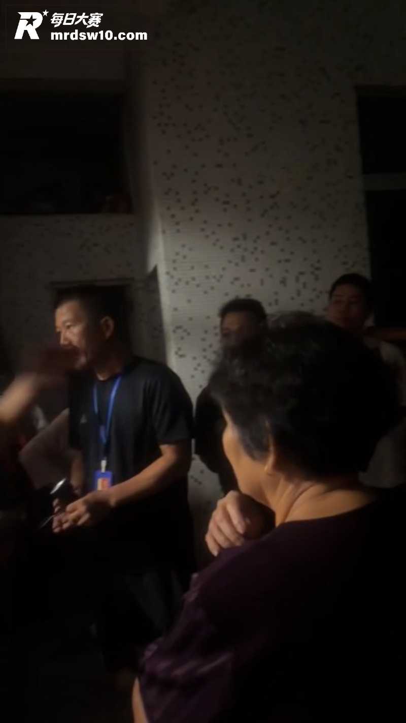 潮汕抓奸现场 淫妇与相关图片5