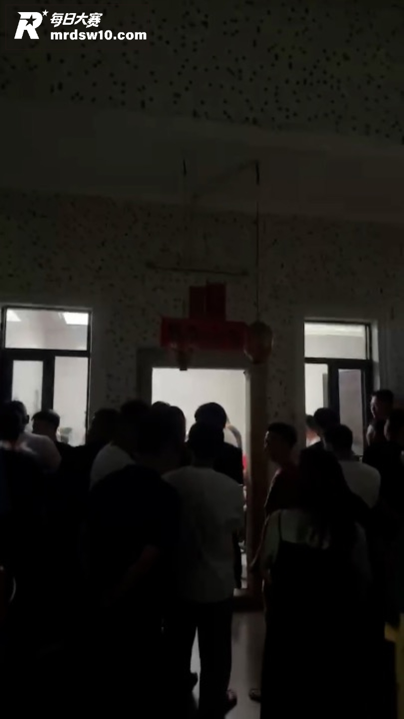 潮汕抓奸现场 淫妇与相关图片6