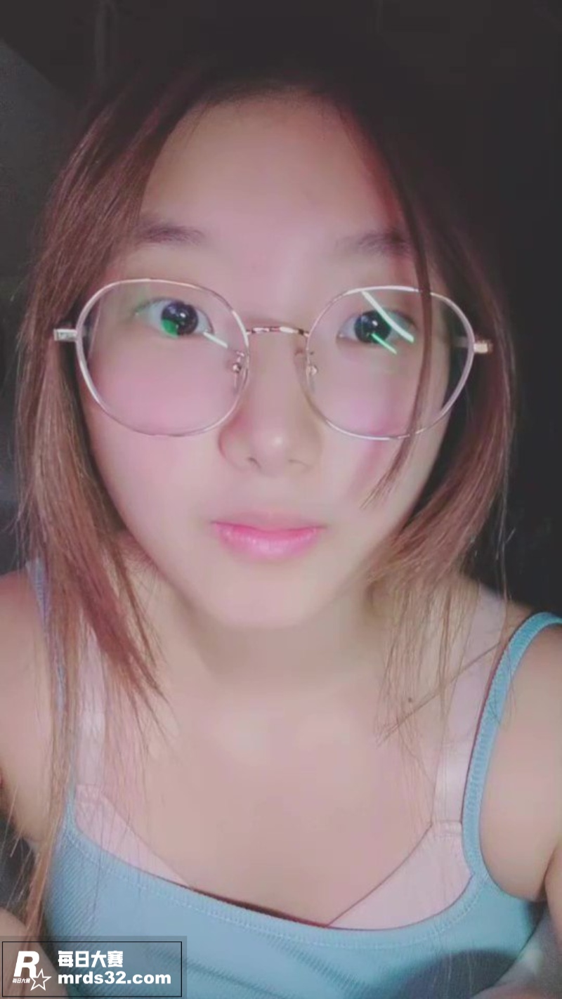 清纯反差嫩妹 安安宝相关图片1