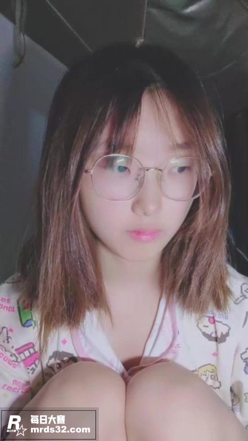清纯反差嫩妹 安安宝相关图片2