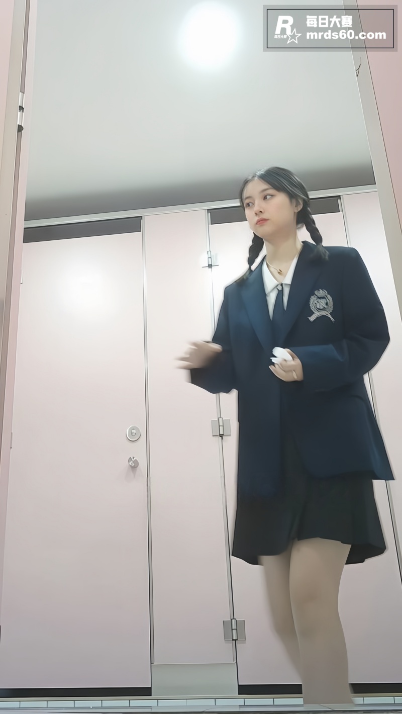 精选厕所偷拍合集 侧相关图片3