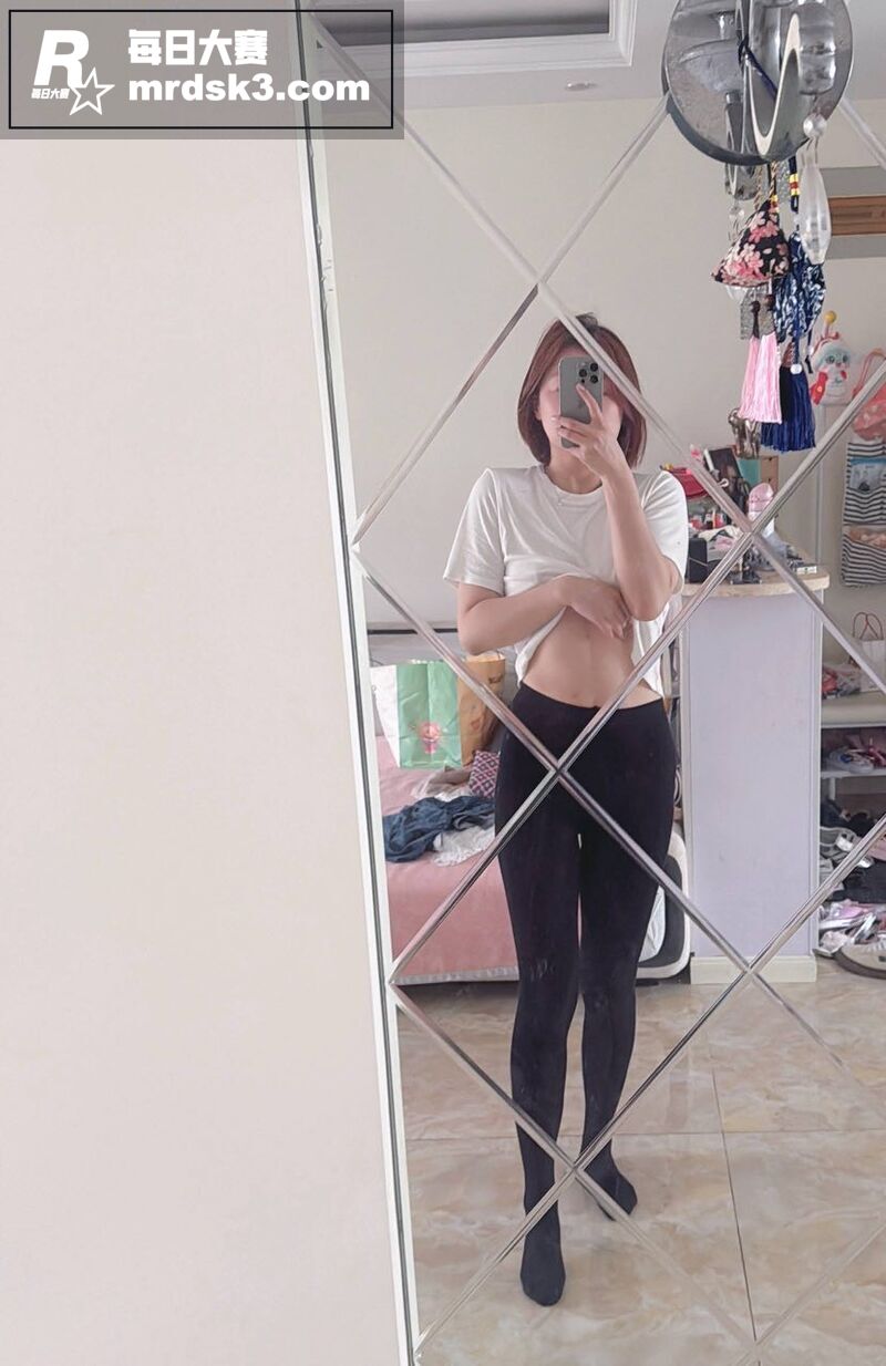 高颜熟女富婆包养小狼相关图片15