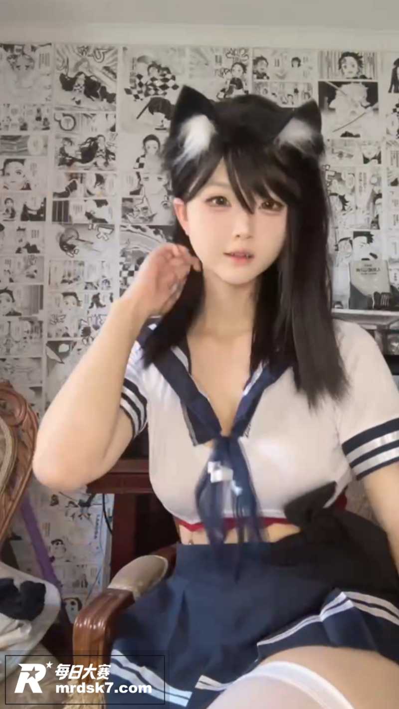 高颜值网红反差萝莉少相关图片1