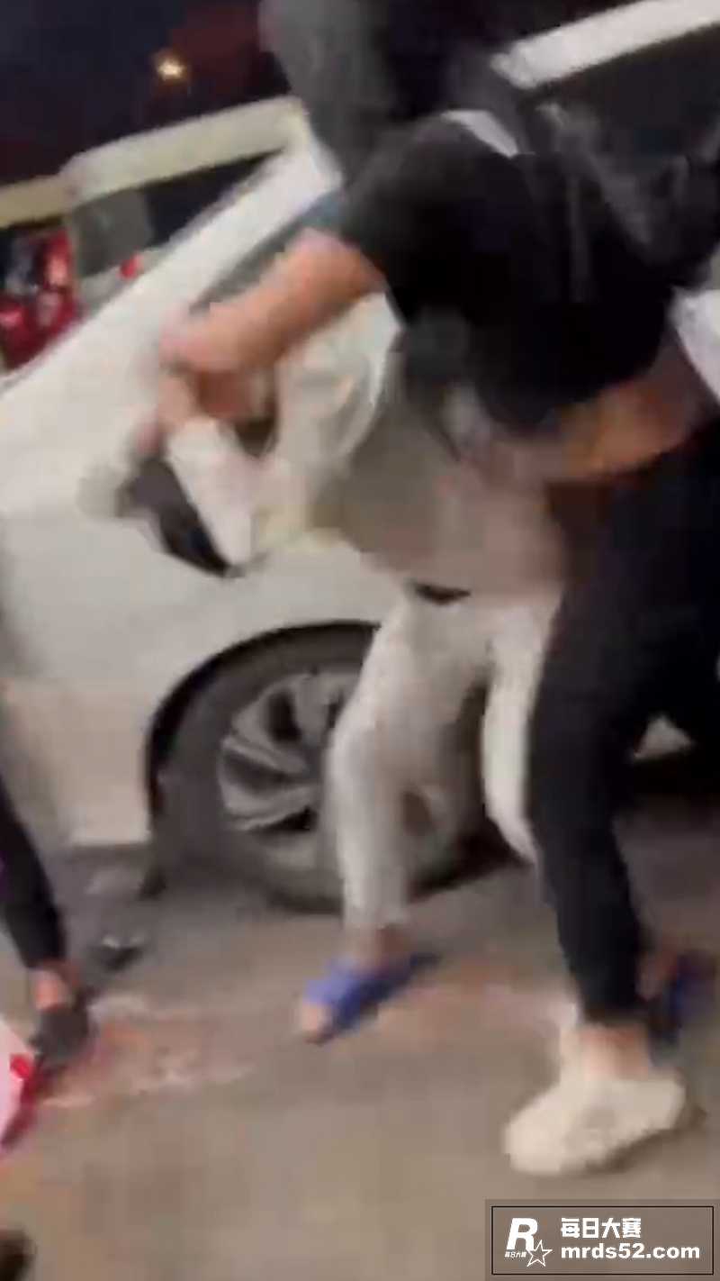 豪横精神小妹聚众霸凌相关图片5