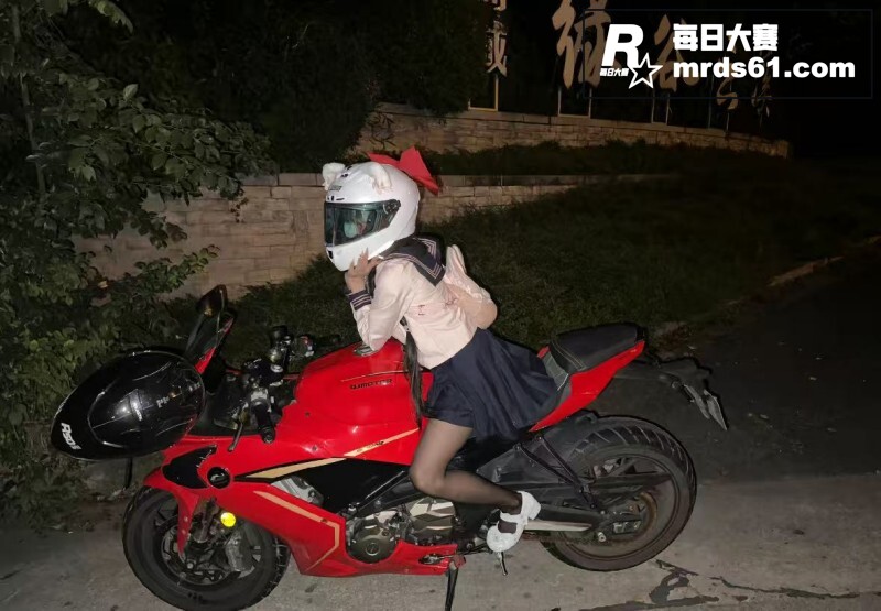 抖音机车女孩 秋宝 相关图片6