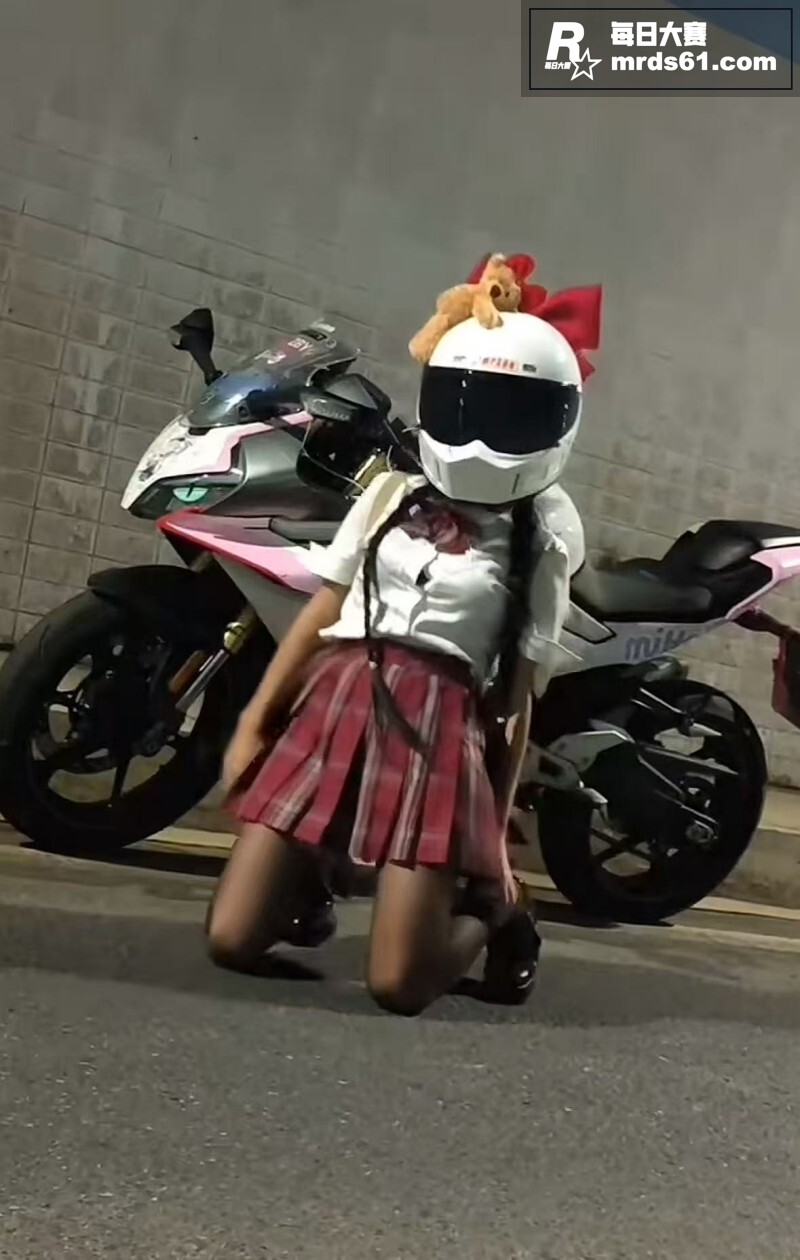 抖音机车女孩 秋宝 相关图片9