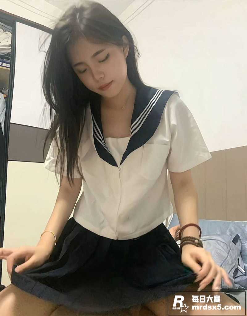 极品高颜情侣私拍泄密相关图片5