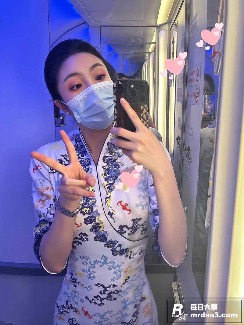 高颜值00后性感空姐相关图片1