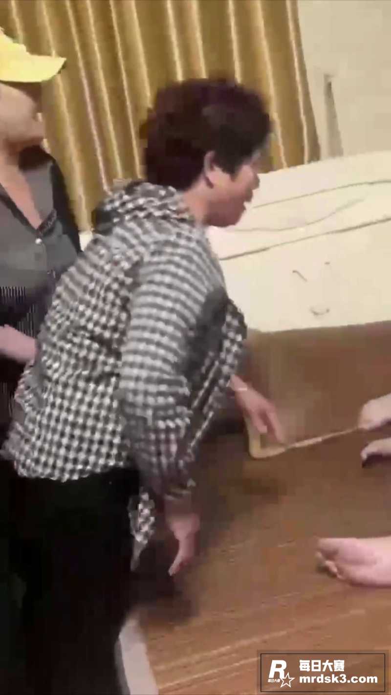 欲望公公与淫荡儿媳偷相关图片6