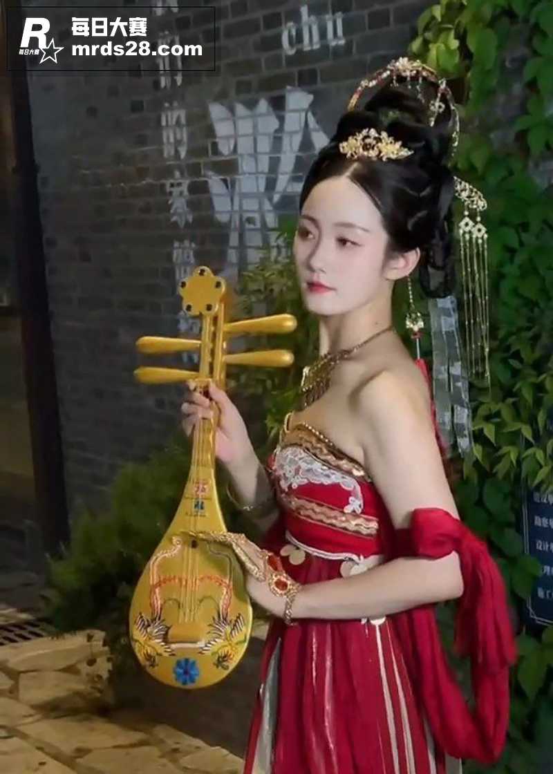 顶级反差大学生私拍流相关图片2